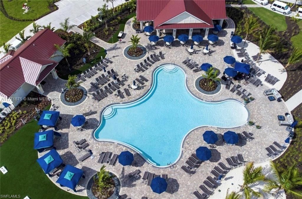 Недавно продано: $349,999 (4 спален, 3 ванн, 2032 Квадратных фут)