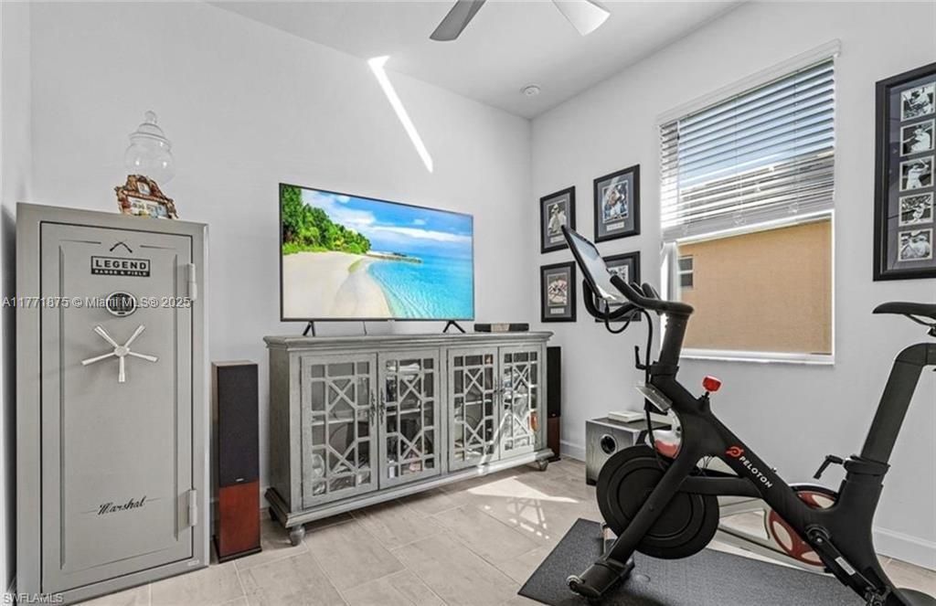 Недавно продано: $349,999 (4 спален, 3 ванн, 2032 Квадратных фут)