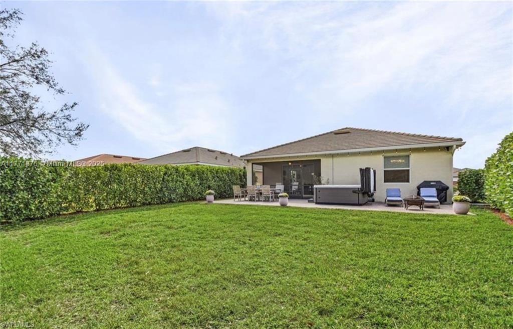 Недавно продано: $349,999 (4 спален, 3 ванн, 2032 Квадратных фут)