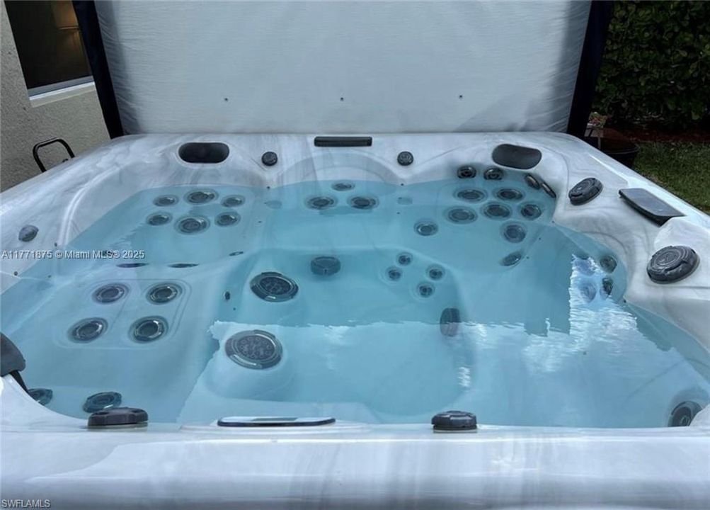 Недавно продано: $349,999 (4 спален, 3 ванн, 2032 Квадратных фут)