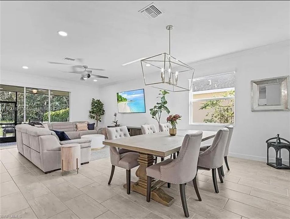 Недавно продано: $349,999 (4 спален, 3 ванн, 2032 Квадратных фут)