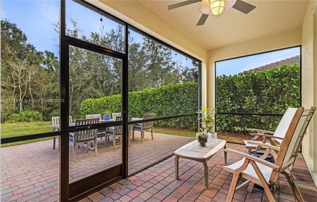 Недавно продано: $349,999 (4 спален, 3 ванн, 2032 Квадратных фут)