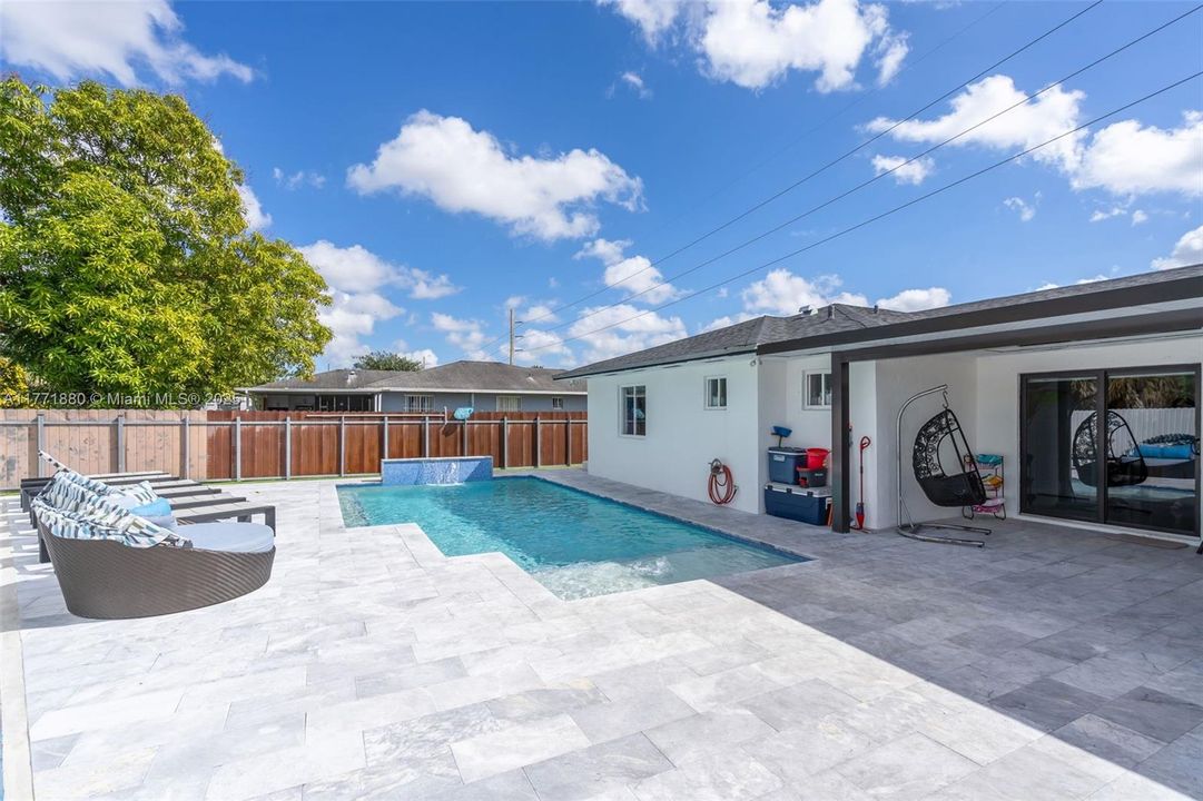 Recently Sold: $720,000 (4 beds, 2 baths, 1377 Square Feet)