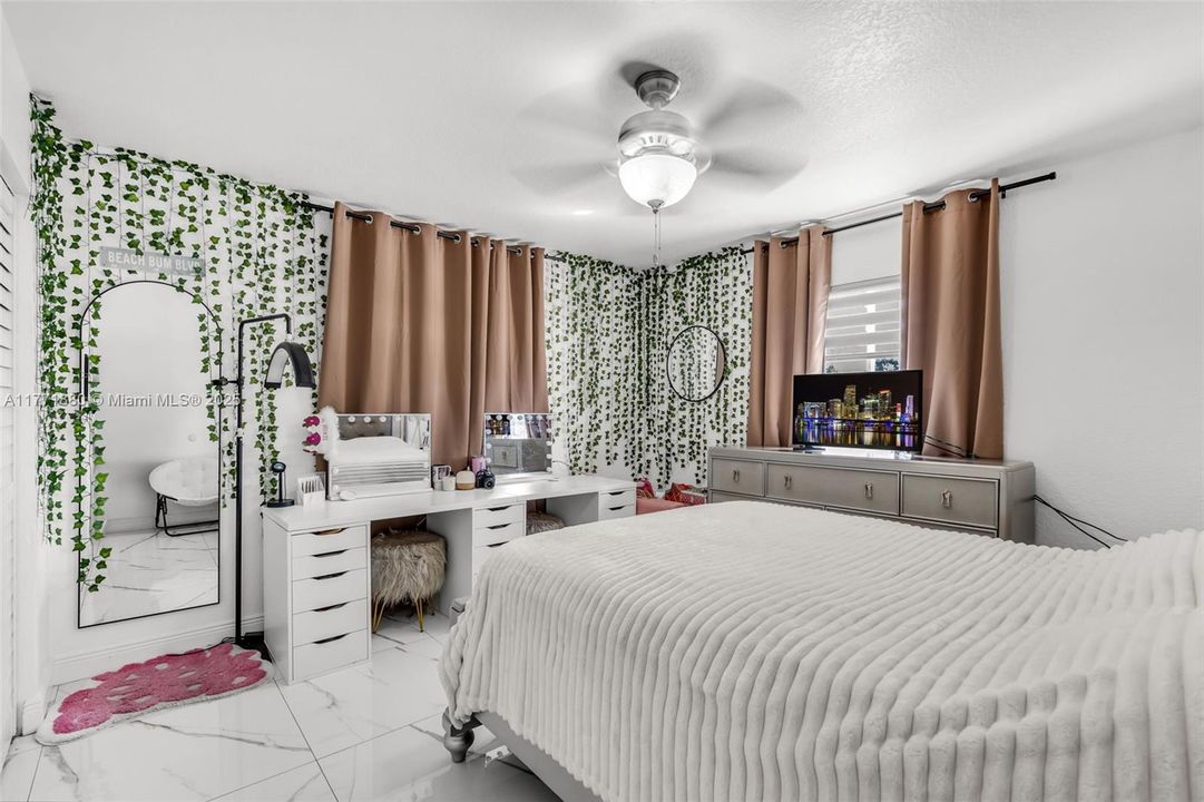 Recently Sold: $720,000 (4 beds, 2 baths, 1377 Square Feet)