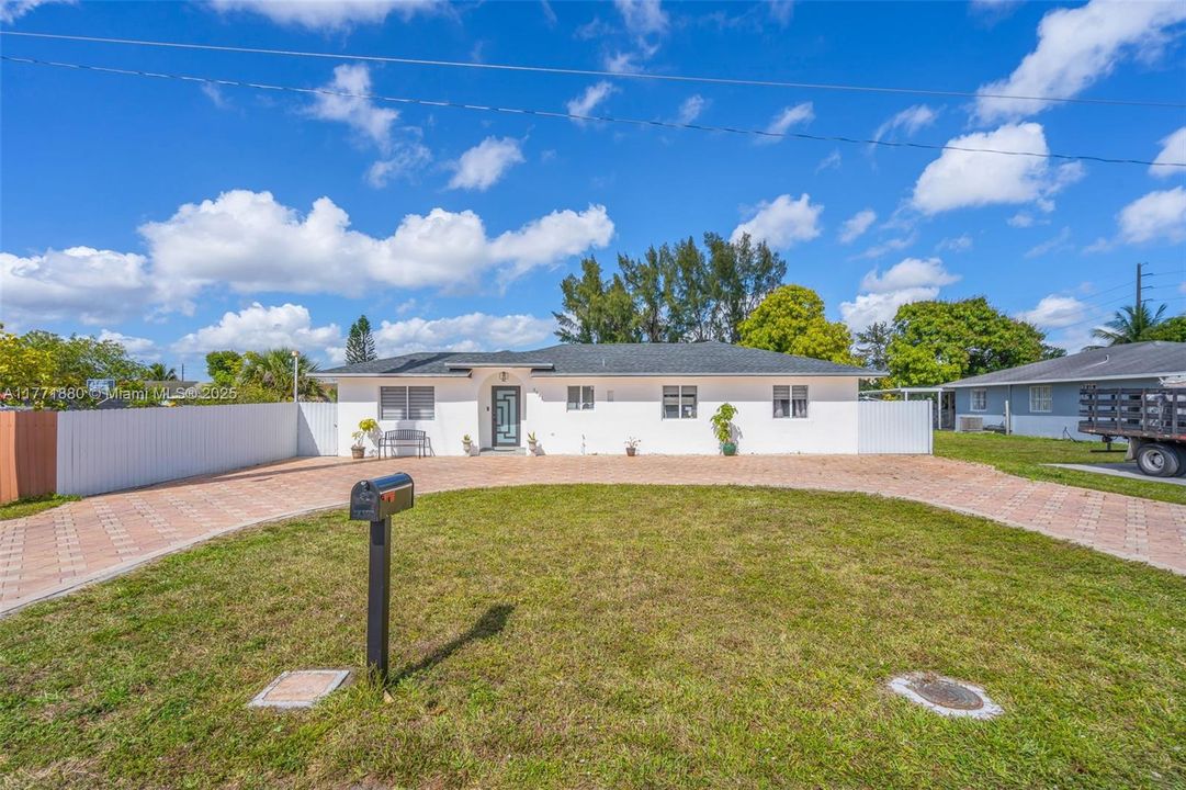 Recently Sold: $720,000 (4 beds, 2 baths, 1377 Square Feet)