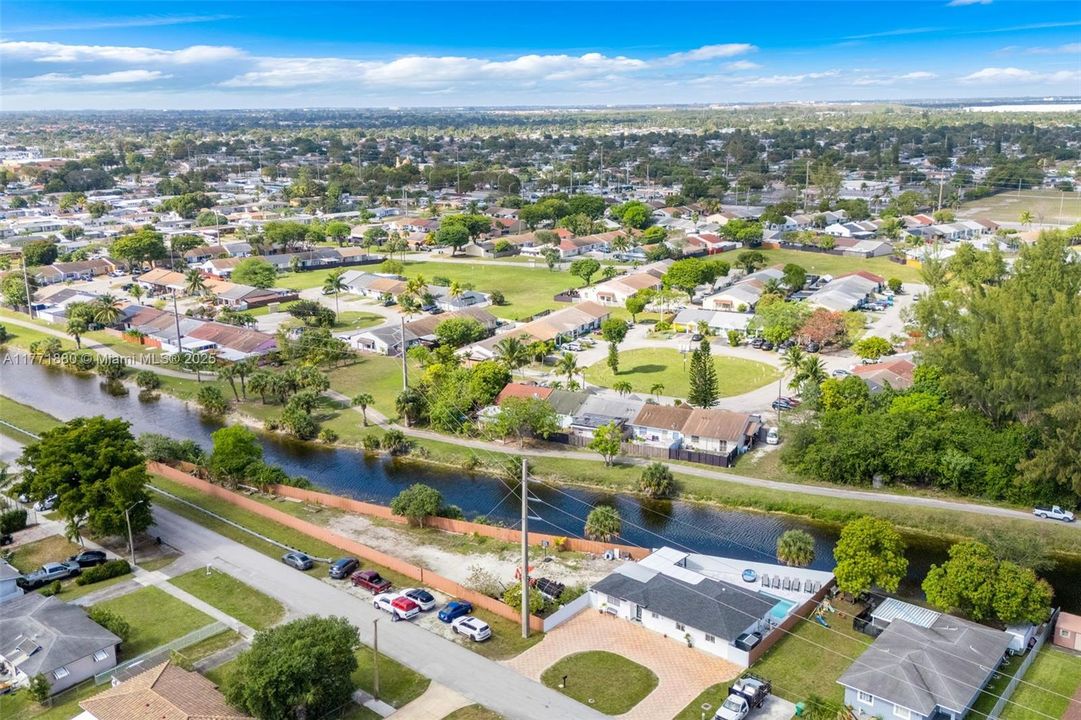 Recently Sold: $720,000 (4 beds, 2 baths, 1377 Square Feet)