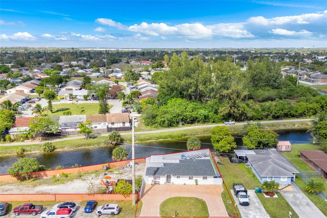 Recently Sold: $720,000 (4 beds, 2 baths, 1377 Square Feet)