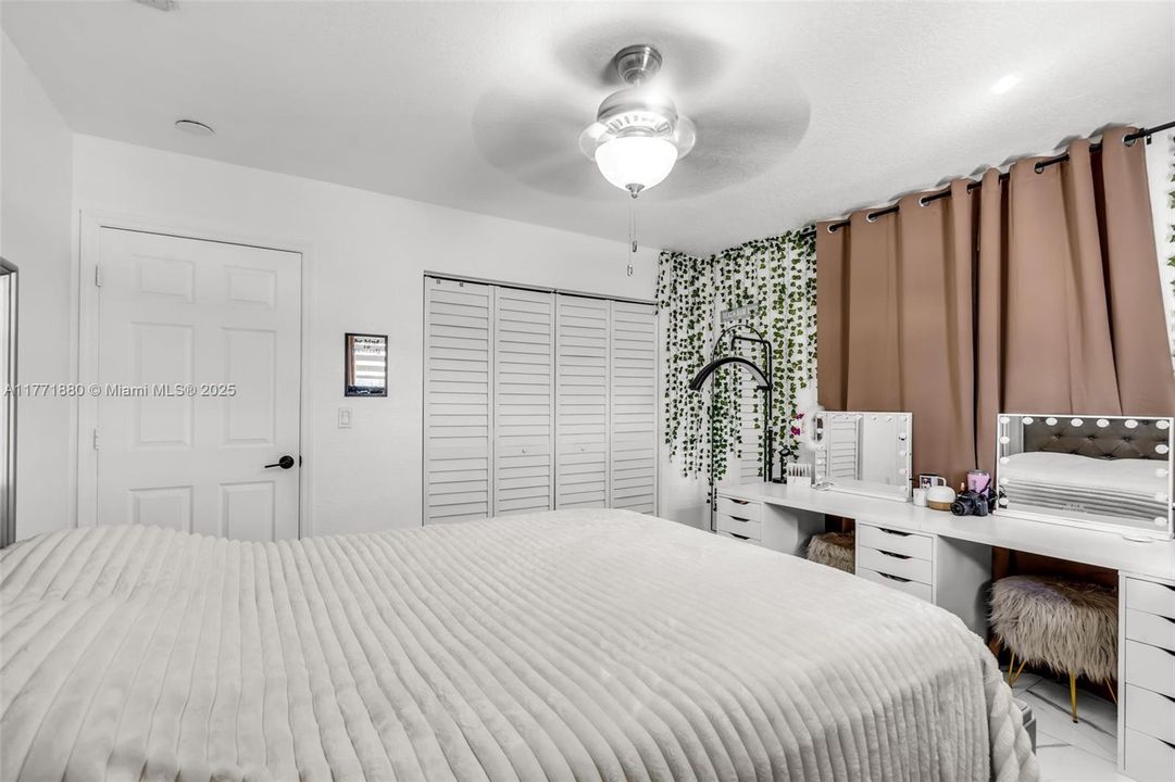 Recently Sold: $720,000 (4 beds, 2 baths, 1377 Square Feet)