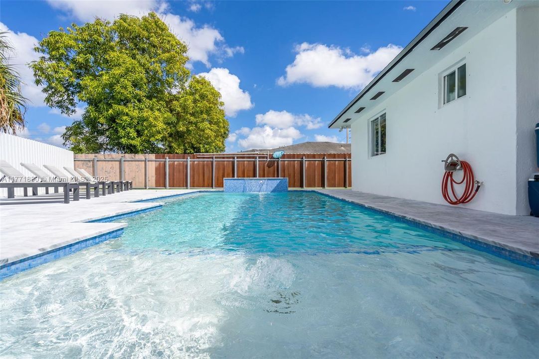 Recently Sold: $720,000 (4 beds, 2 baths, 1377 Square Feet)