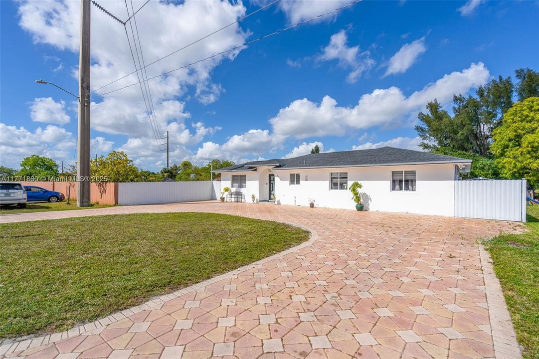 Recently Sold: $720,000 (4 beds, 2 baths, 1377 Square Feet)