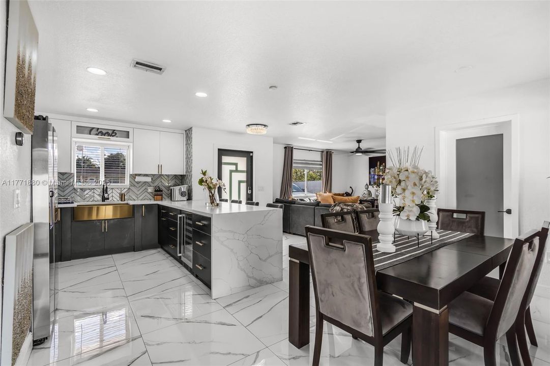 Recently Sold: $720,000 (4 beds, 2 baths, 1377 Square Feet)