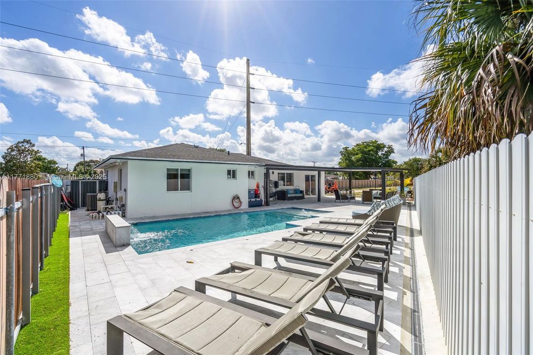Recently Sold: $720,000 (4 beds, 2 baths, 1377 Square Feet)