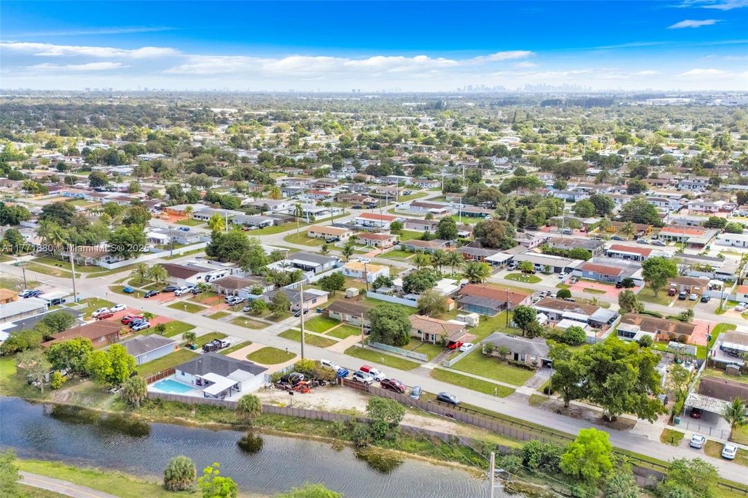 Recently Sold: $720,000 (4 beds, 2 baths, 1377 Square Feet)