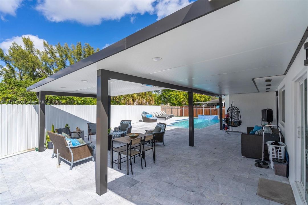 Recently Sold: $720,000 (4 beds, 2 baths, 1377 Square Feet)