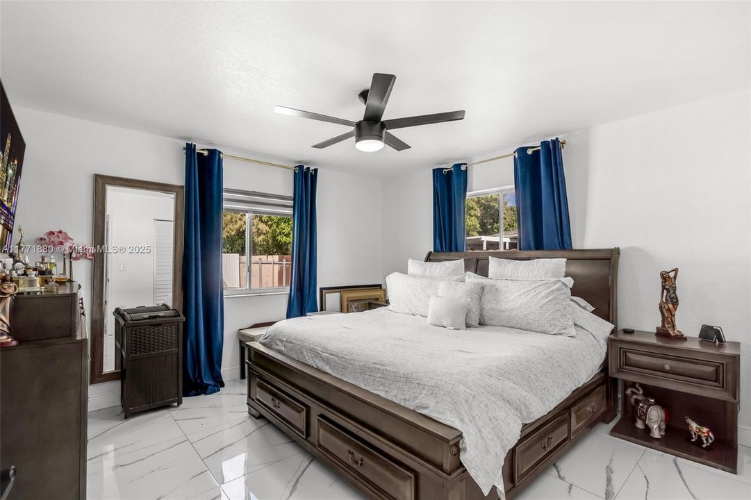 Recently Sold: $720,000 (4 beds, 2 baths, 1377 Square Feet)