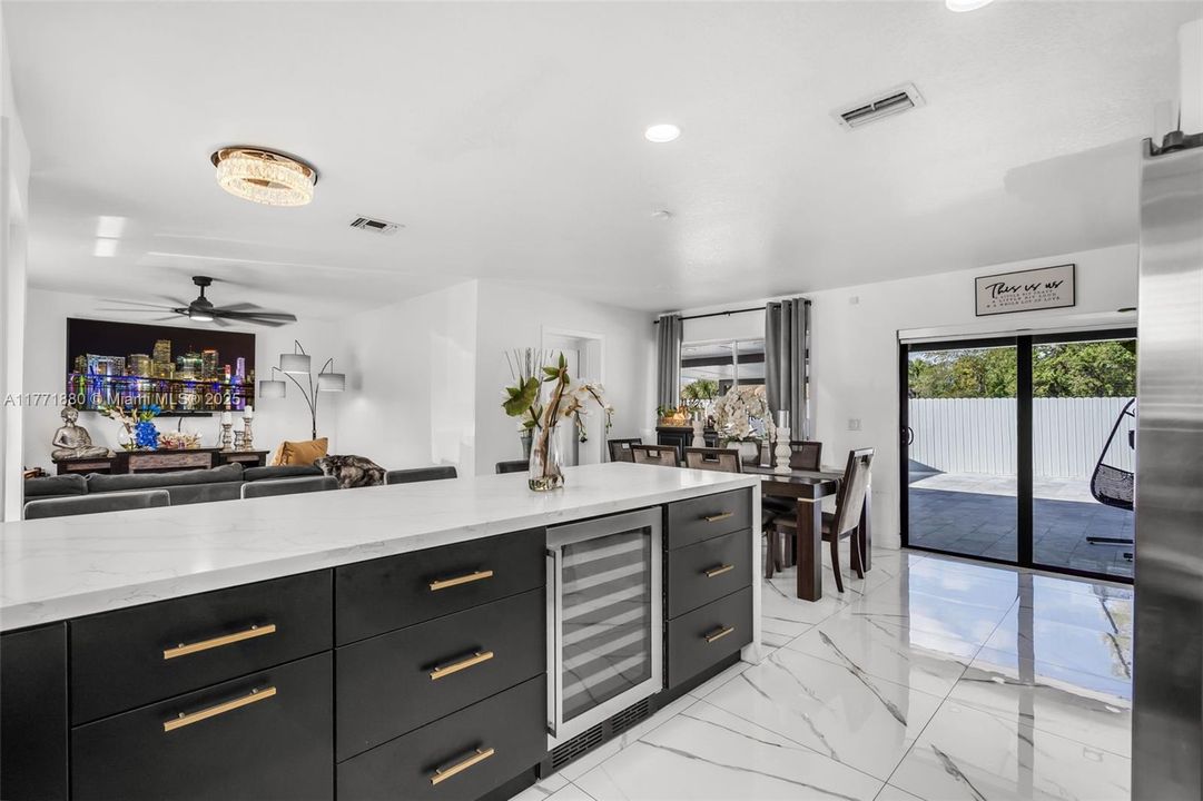 Recently Sold: $720,000 (4 beds, 2 baths, 1377 Square Feet)