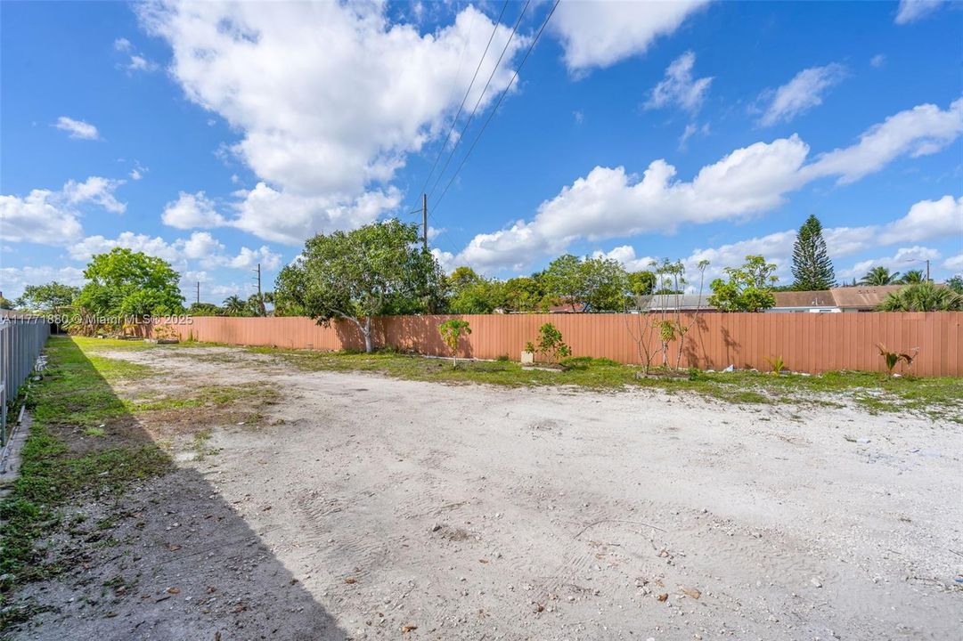 Recently Sold: $720,000 (4 beds, 2 baths, 1377 Square Feet)