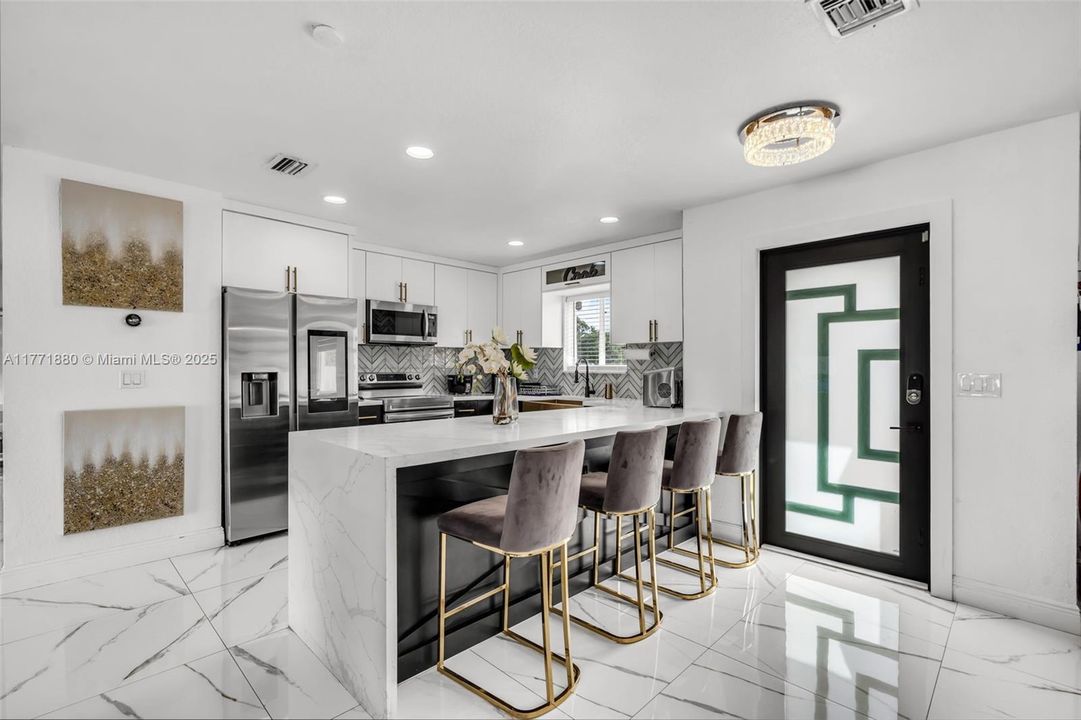 Recently Sold: $720,000 (4 beds, 2 baths, 1377 Square Feet)