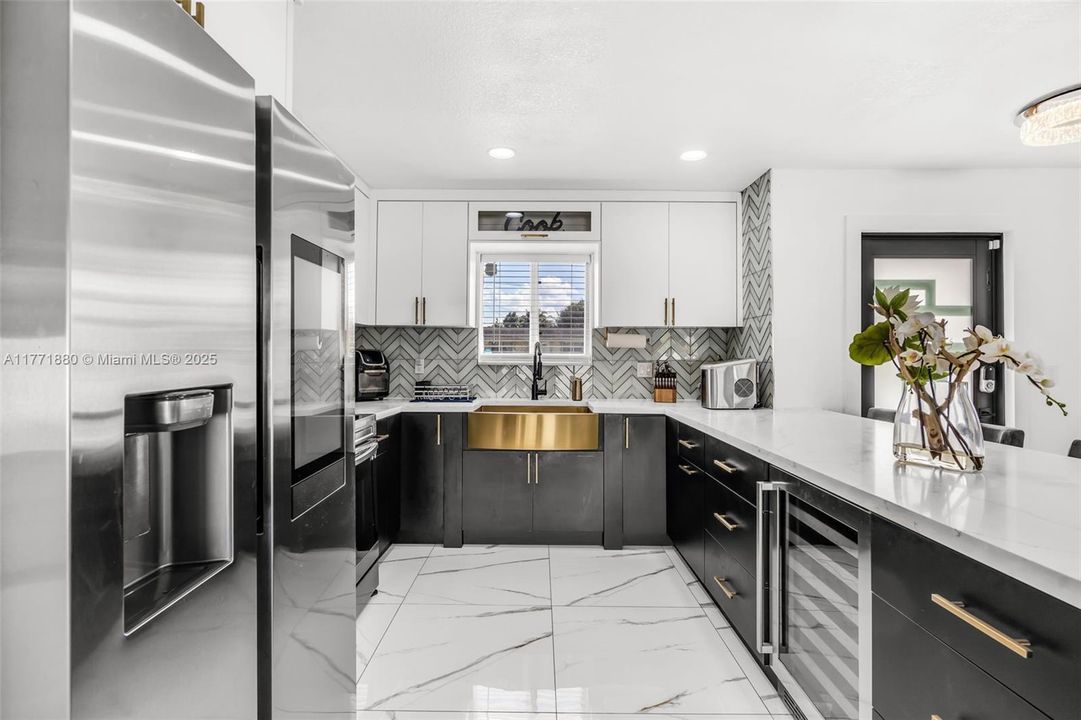 Recently Sold: $720,000 (4 beds, 2 baths, 1377 Square Feet)