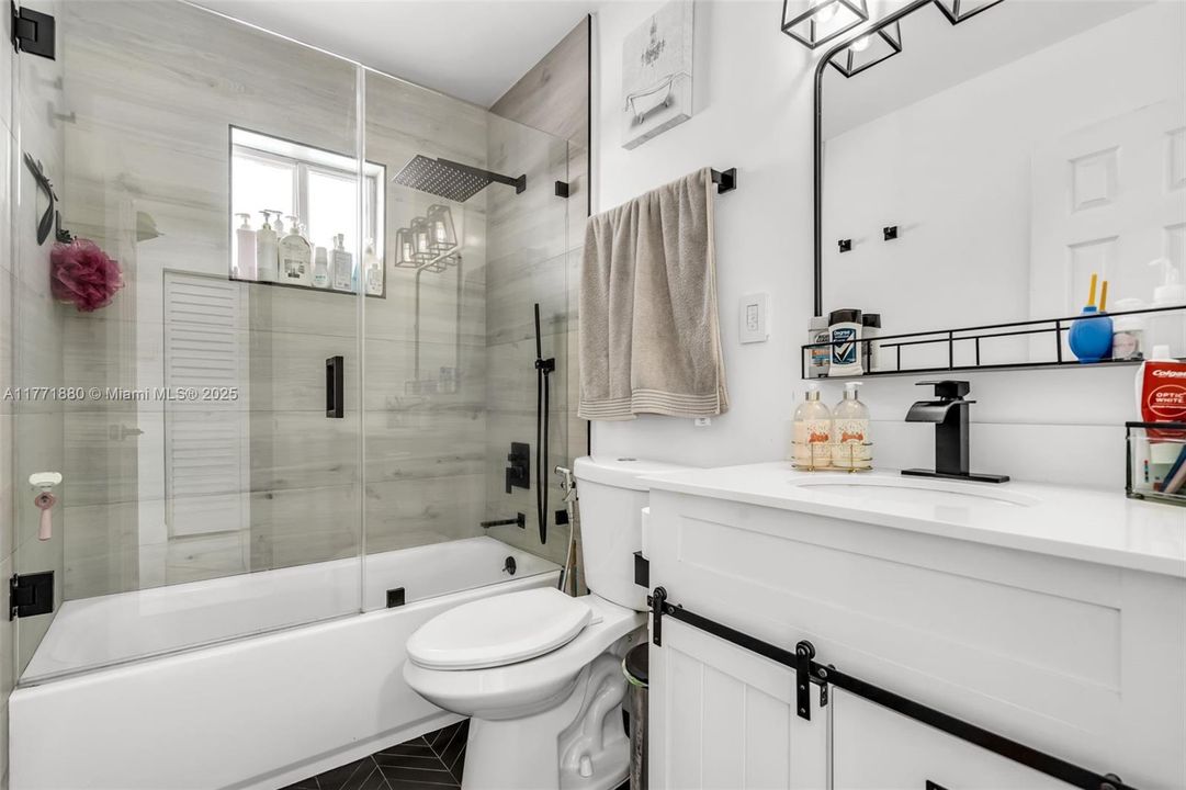 Recently Sold: $720,000 (4 beds, 2 baths, 1377 Square Feet)