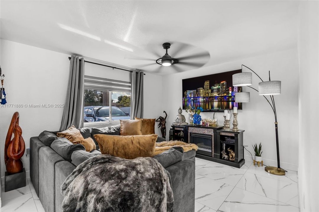 Recently Sold: $720,000 (4 beds, 2 baths, 1377 Square Feet)