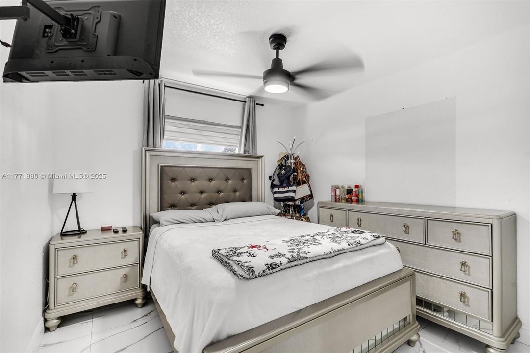 Recently Sold: $720,000 (4 beds, 2 baths, 1377 Square Feet)