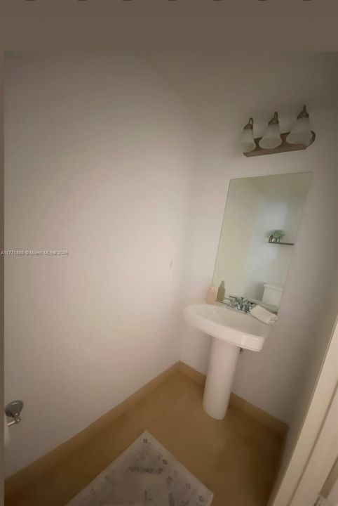 Recently Rented: $4,000 (2 beds, 2 baths, 1167 Square Feet)