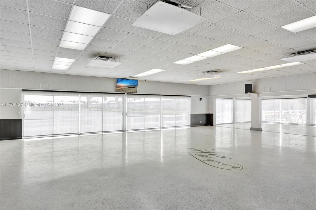 待售: $134,000 (2 贝兹, 1 浴室, 848 平方英尺)