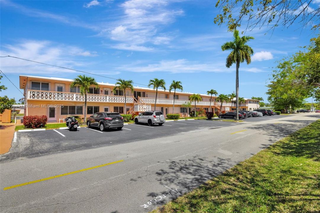 待售: $134,000 (2 贝兹, 1 浴室, 848 平方英尺)