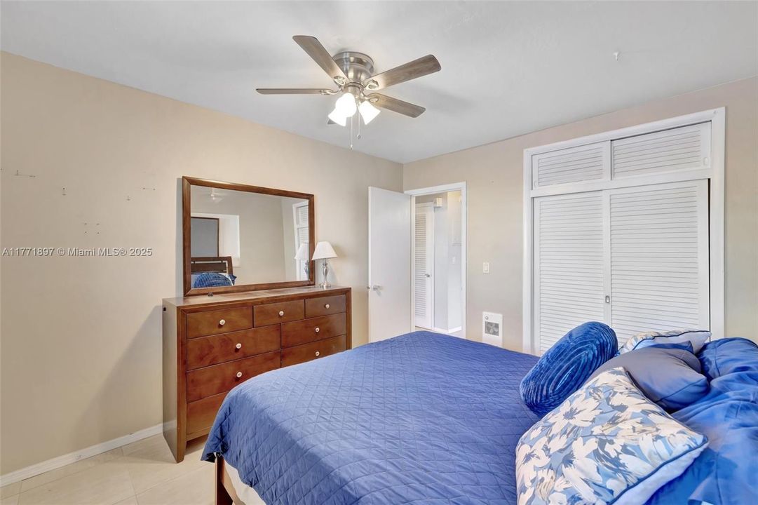 待售: $134,000 (2 贝兹, 1 浴室, 848 平方英尺)