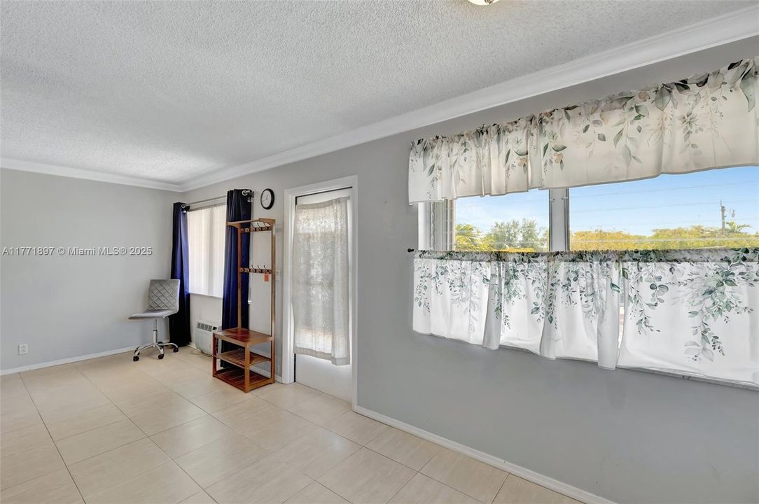 待售: $134,000 (2 贝兹, 1 浴室, 848 平方英尺)