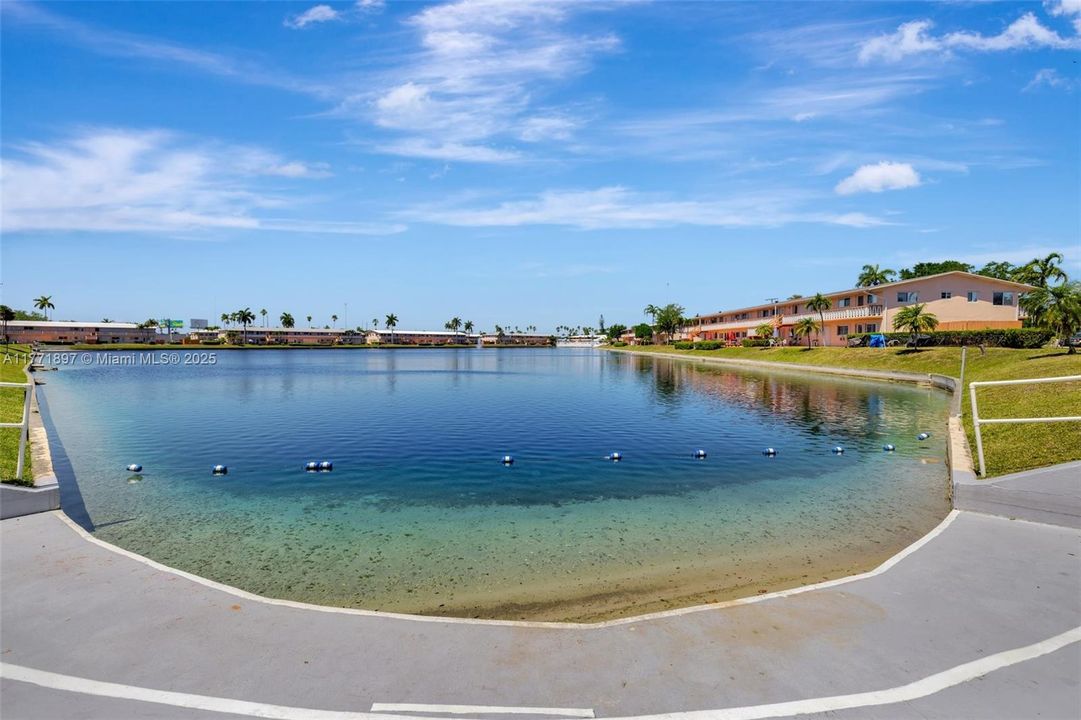 待售: $134,000 (2 贝兹, 1 浴室, 848 平方英尺)