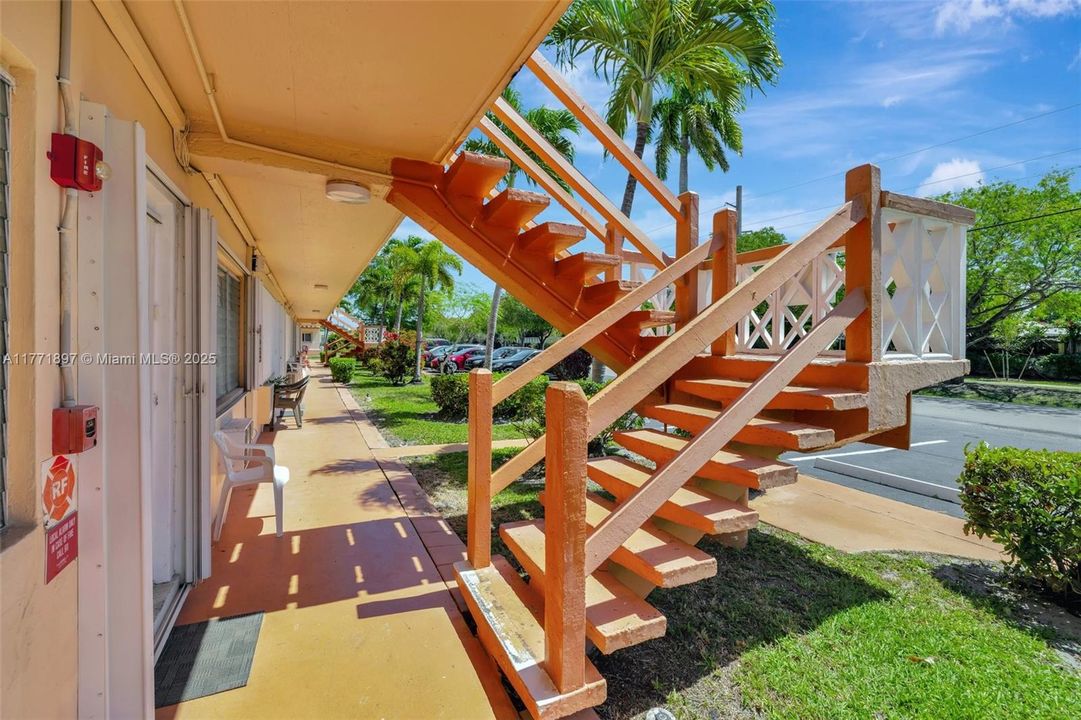 待售: $134,000 (2 贝兹, 1 浴室, 848 平方英尺)