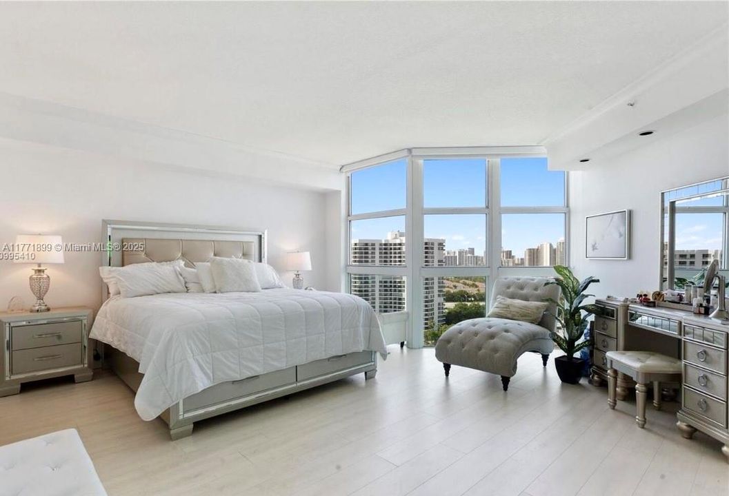 Recently Rented: $6,800 (3 beds, 3 baths, 2130 Square Feet)