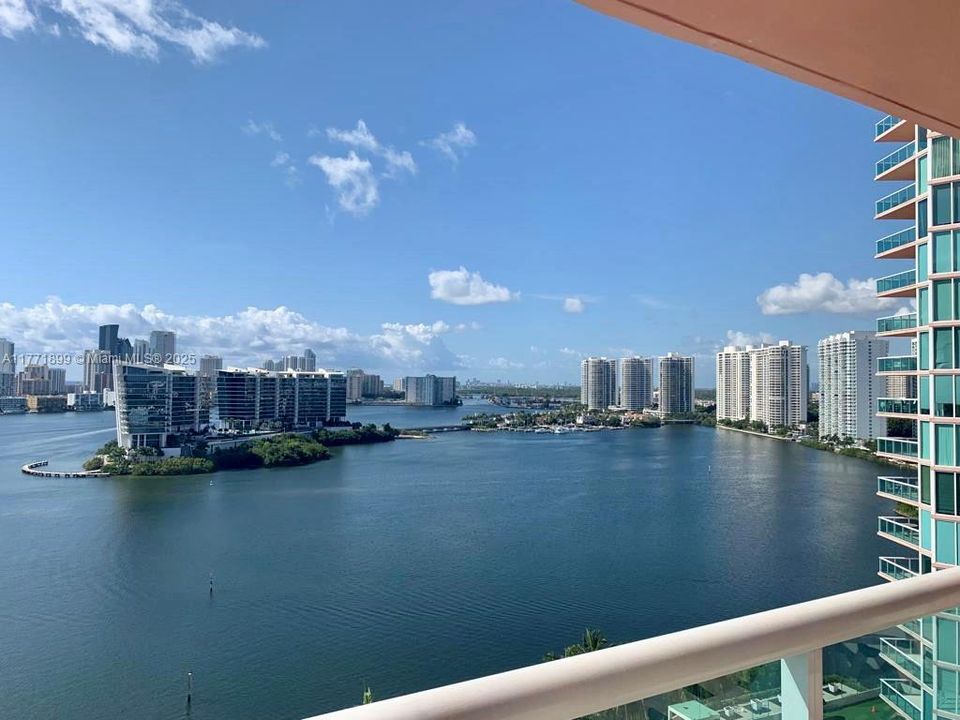 Recently Rented: $6,800 (3 beds, 3 baths, 2130 Square Feet)