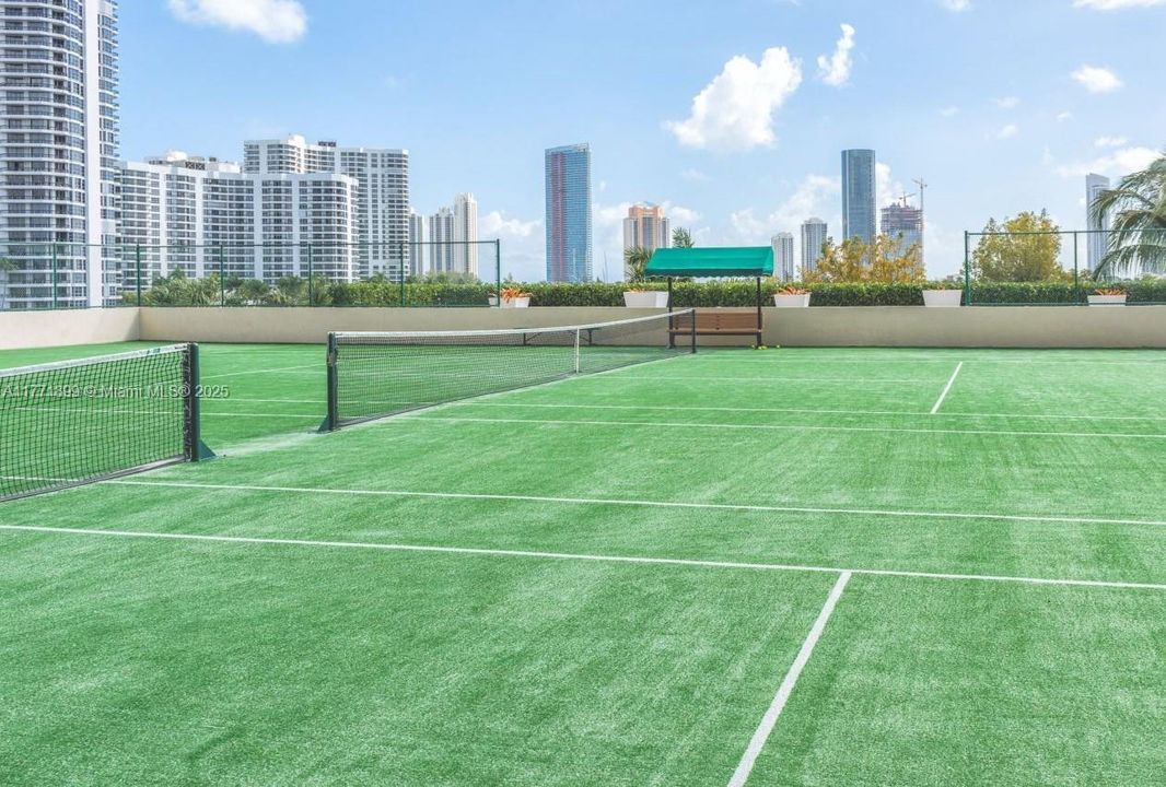 Recently Rented: $6,800 (3 beds, 3 baths, 2130 Square Feet)