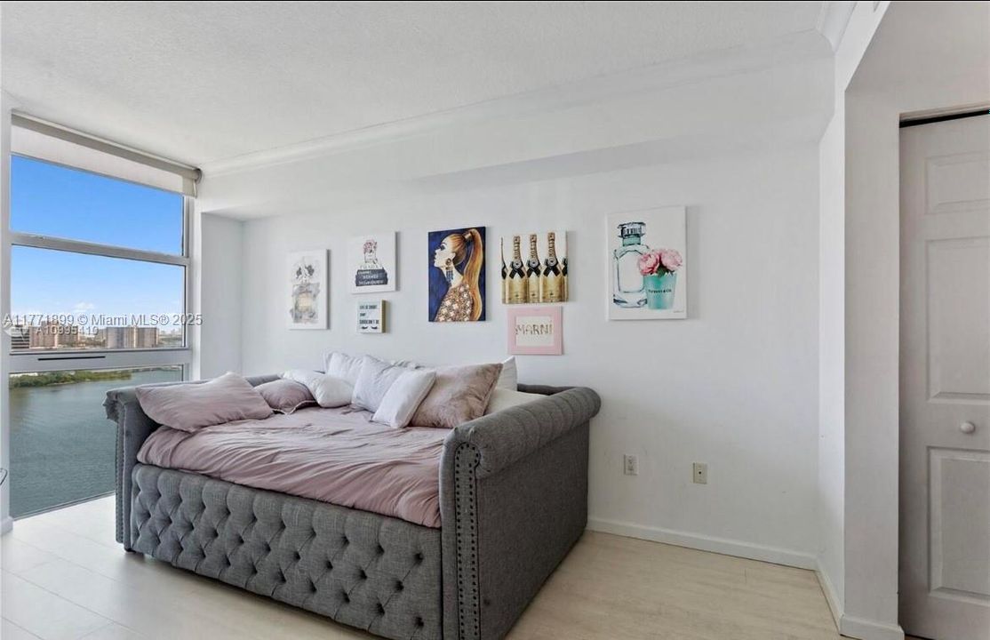 Recently Rented: $6,800 (3 beds, 3 baths, 2130 Square Feet)