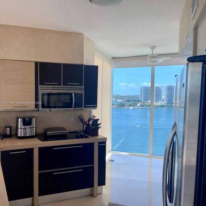 Recently Rented: $6,800 (3 beds, 3 baths, 2130 Square Feet)