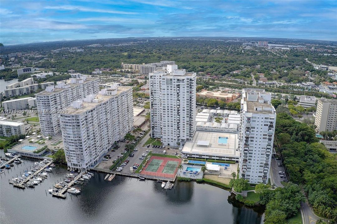 最近售出: $275,000 (2 贝兹, 2 浴室, 1143 平方英尺)