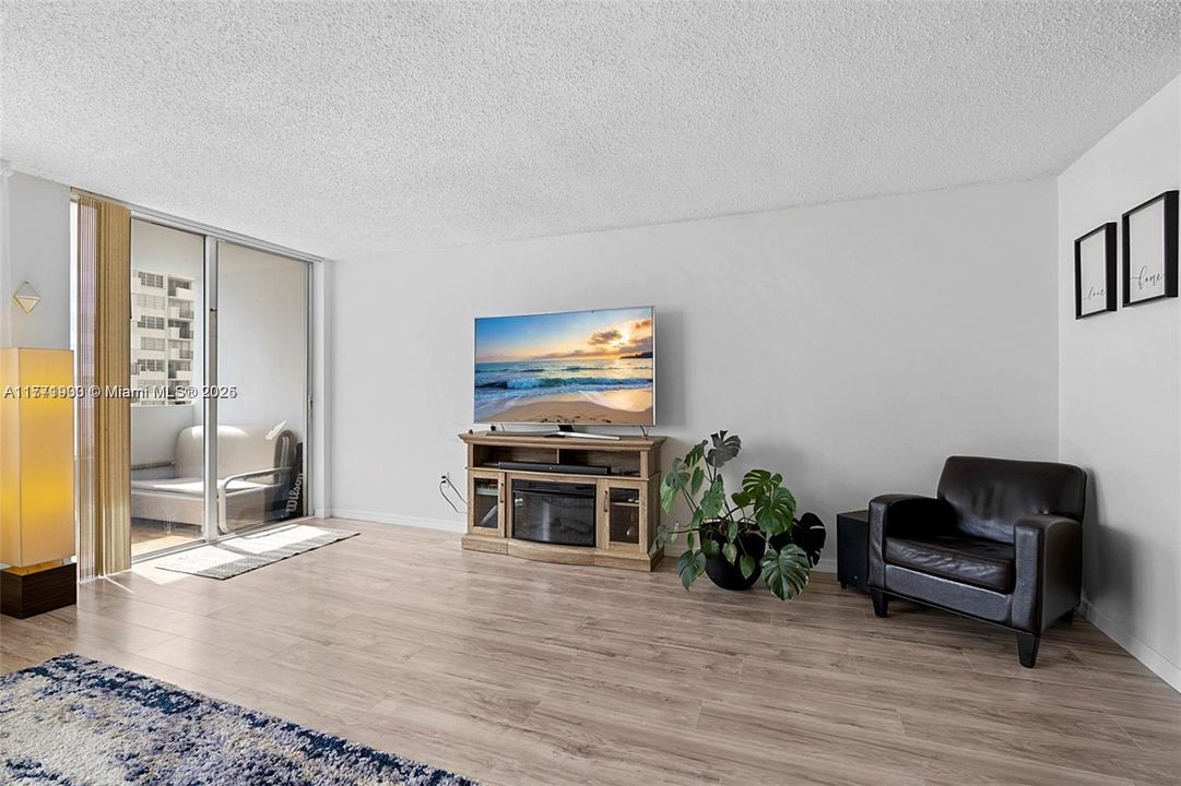 最近售出: $275,000 (2 贝兹, 2 浴室, 1143 平方英尺)