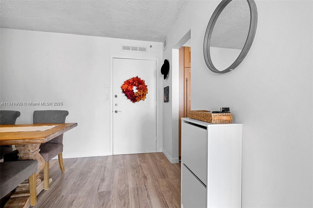 最近售出: $275,000 (2 贝兹, 2 浴室, 1143 平方英尺)