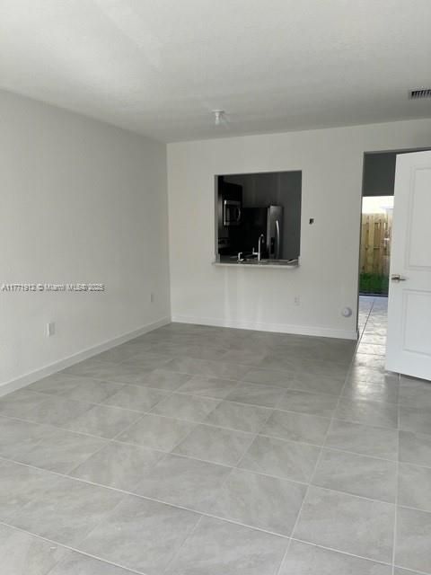 Recently Rented: $2,300 (2 beds, 2 baths, 1208 Square Feet)