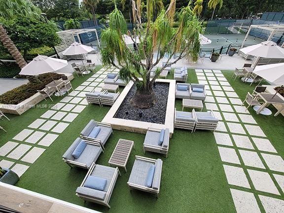 Vendido Recientemente: $1,349,000 (3 camas, 3 baños, 3576 Pies cuadrados)