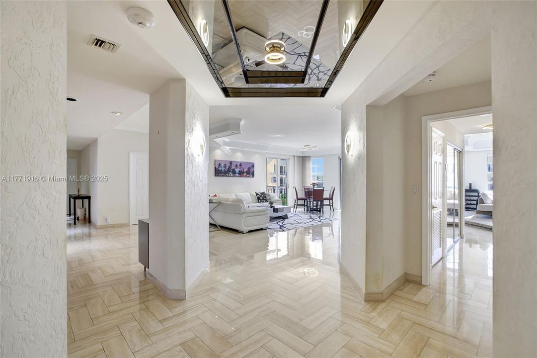 Vendido Recientemente: $1,349,000 (3 camas, 3 baños, 3576 Pies cuadrados)