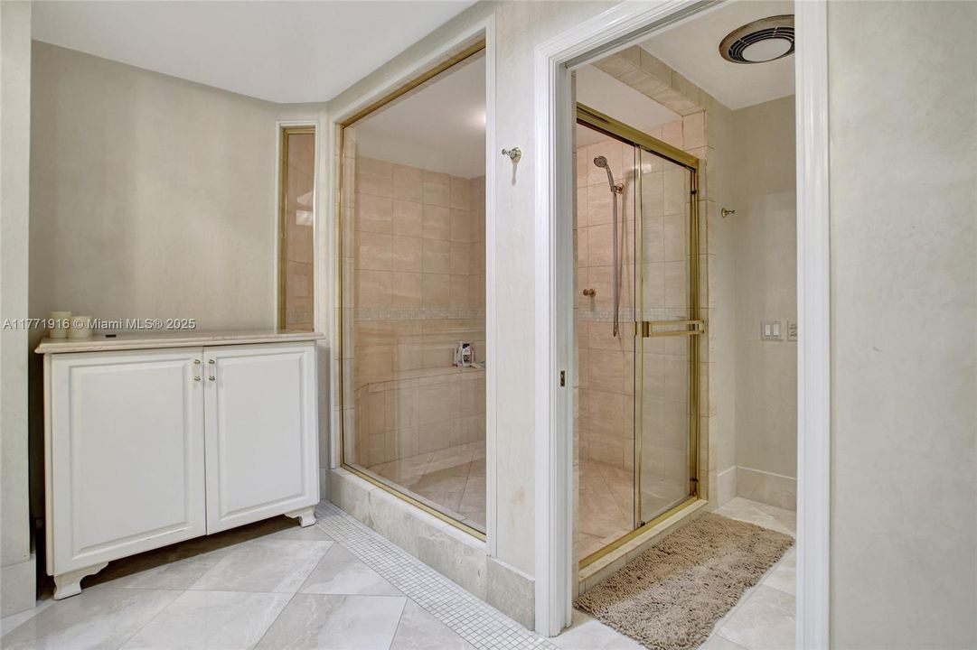 Vendido Recientemente: $1,349,000 (3 camas, 3 baños, 3576 Pies cuadrados)