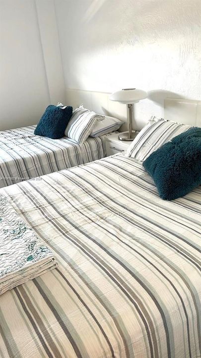 Recently Sold: $360,000 (1 beds, 1 baths, 1005 Square Feet)