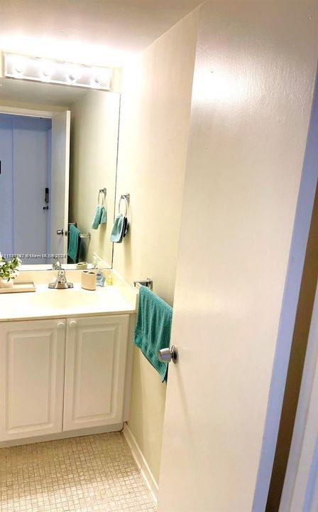 Recently Sold: $360,000 (1 beds, 1 baths, 1005 Square Feet)