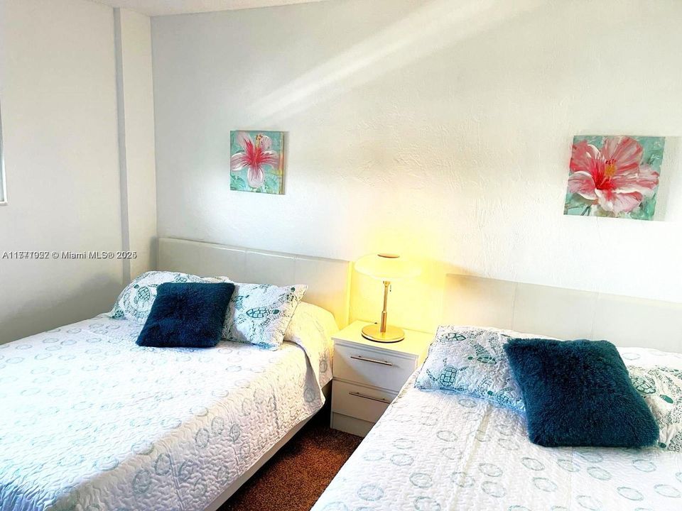 Recently Sold: $360,000 (1 beds, 1 baths, 1005 Square Feet)