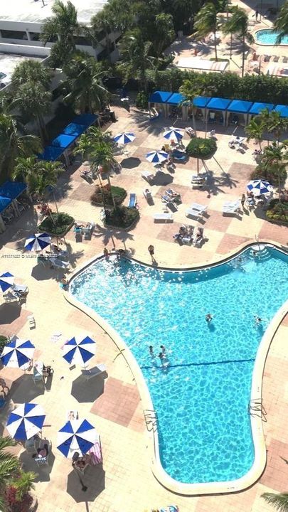 Recently Sold: $360,000 (1 beds, 1 baths, 1005 Square Feet)