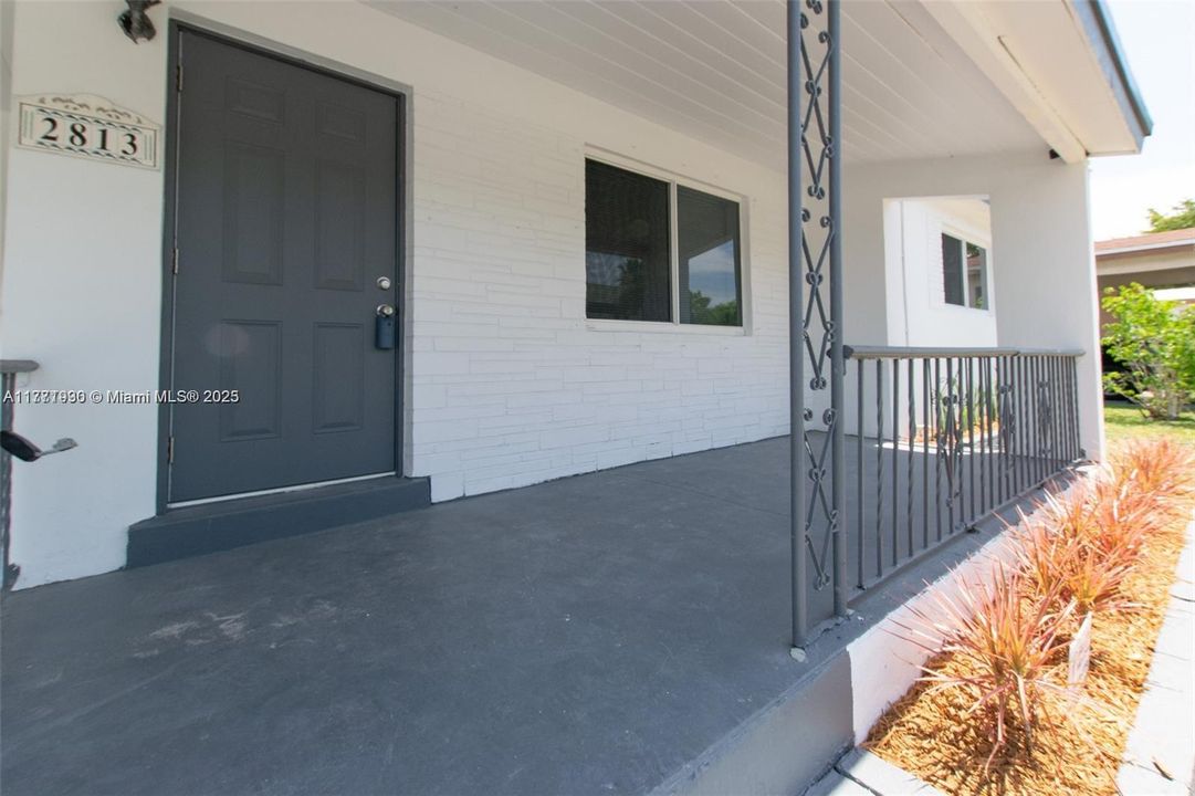 Recently Rented: $2,995 (3 beds, 2 baths, 1052 Square Feet)